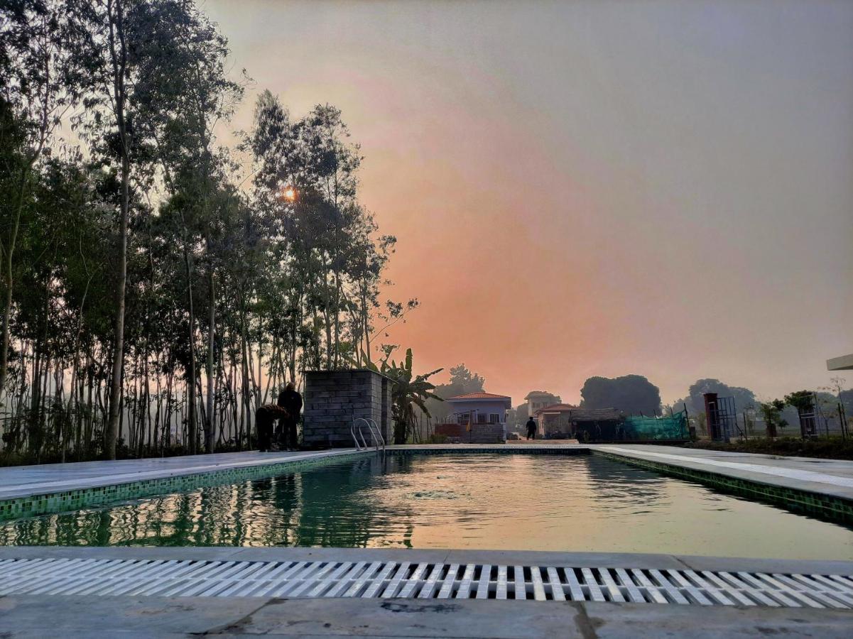 Corbett Veda Inn Rāmnagar Exterior foto